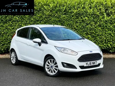 Usado Ford Fiesta Titanium 100 HP (73 kW) 2016 Branco Citadino