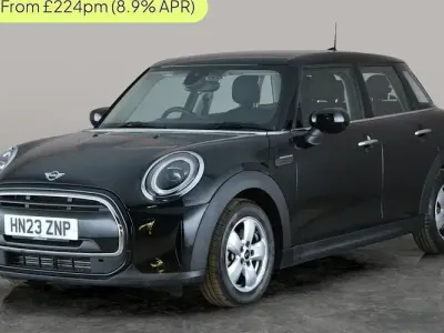 Używany Mini Cooper Classic 136 KM (100 kW) 2022 Czarny Hatchback