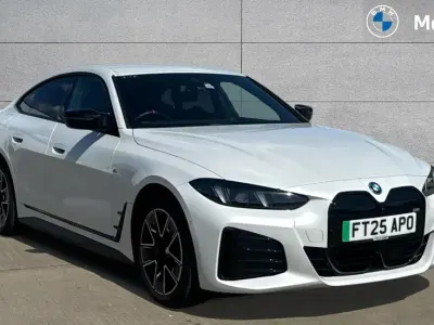 Begagnad BMW i4 Shadowline 394 kW (537 HK) 2025 Vit Sedan