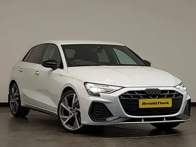 Usado Audi A3 Black Edition 150 CV (110 kW) 2025 Blanco Utilitario