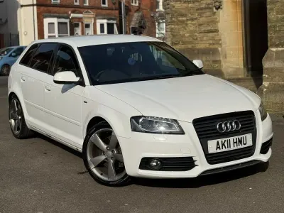 Begagnad Audi A3 Black Edition 2011 Vit Halvkombi