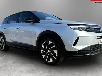 Second-hand Vauxhall Grandland X Ultimate 136 CP (100 kW) 2025 Gri SUV