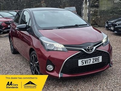 Used Toyota Yaris Design 99 HP (72 kW) 2017 Red/black Hatchback