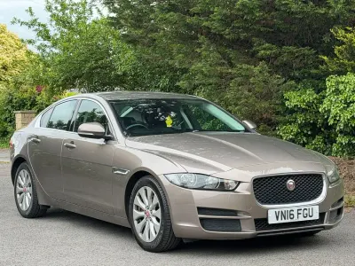 Używany Jaguar XE Prestige 163 KM (119 kW) 2016 Brązowy Sedan/Limuzyna