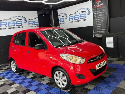 Gebraucht Hyundai i10 Classic 83 PS (61 kW) 2013 Rot Kleinwagen