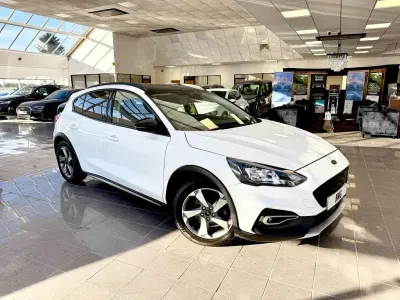 Second-hand Ford Focus Active 125 CP (91 kW) 2020 Alb Hatchback