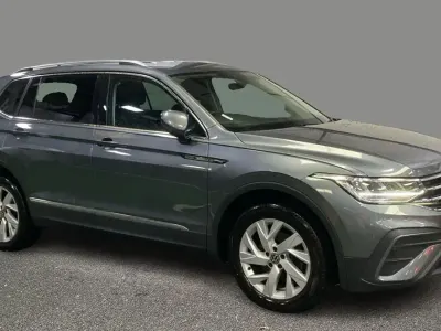 Second-hand VW Tiguan Life 150 CP (110 kW) 2023 Gri SUV