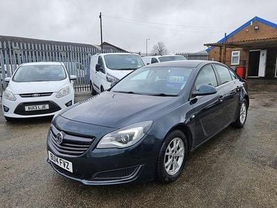 Used Vauxhall Insignia Design Edition 140 HP (102 kW) 2014 Green Hatchback