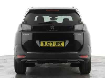 Usado Peugeot 5008 GT 129 HP (94 kW) 2023 Preto SUV