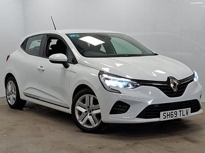 Used Renault Clio IV Play 100 HP (73 kW) 2019 White Hatchback