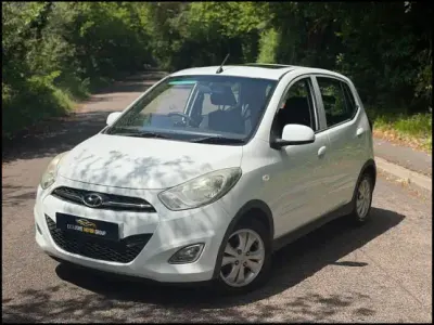 Used Hyundai i10 Style 84 HP (61 kW) 2012 White Hatchback