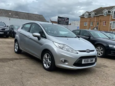 Used Ford Fiesta Zetec 96 HP (70 kW) 2011 Silver Hatchback
