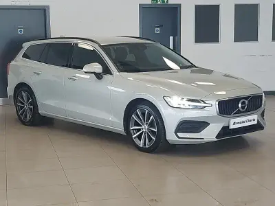 Used Volvo V60 Momentum 197 HP (144 kW) 2021 Gold Estate