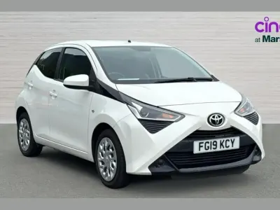 Used Toyota Aygo X-play 72 HP (52 kW) 2019 White Hatchback