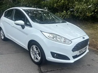 Used Ford Fiesta Zetec 73 HP (53 kW) 2013 White Hatchback