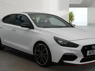Used Hyundai i30 275 HP (202 kW) 2019 White Hatchback