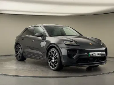 Begagnad Porsche Macan 330 kW (449 HK) 2025 Svart SUV