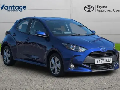 Used Toyota Yaris 113 HP (83 kW) 2026 Blue Hatchback