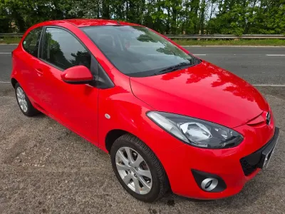Used Mazda 2 84 HP (61 kW) 2012 Red Hatchback