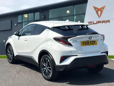 Used Toyota C-HR 122 HP (89 kW) 2019 White SUV