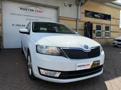 Used Skoda Rapid SE 90 HP (66 kW) 2017 White Hatchback