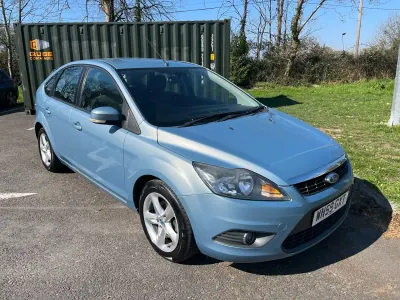 Używany Ford Focus Zetec 99 KM (72 kW) 2009 Niebieski Hatchback