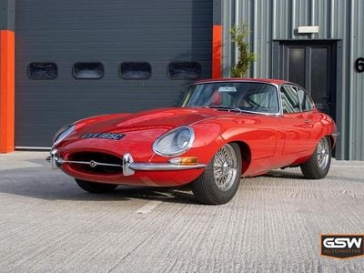 Used Jaguar E-Type 265 HP (194 kW) 1965 Red Coupe