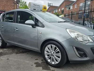 Usado Vauxhall Corsa S 85 HP (62 kW) 2013 Prateado Citadino