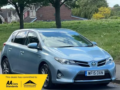 Używany Toyota Auris Hybrid 2015 Niebieski Hatchback