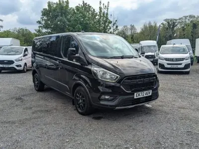 Begagnad Ford Transit Custom 130 HK (95 kW) 2023 Svart Kombi