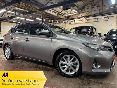 Used Toyota Auris 90 HP (66 kW) 2013 Bronze Hatchback