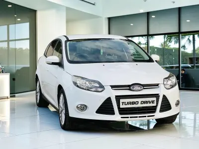 Used Ford Focus Zetec 2012 White Hatchback
