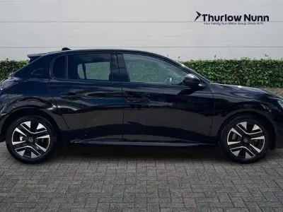 Second-hand Peugeot 208 Allure 100 CP (73 kW) 2025 Negru Hatchback