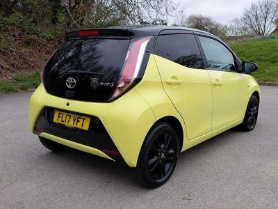 Used Toyota Aygo X-cite 69 HP (50 kW) 2017 Yellow Hatchback