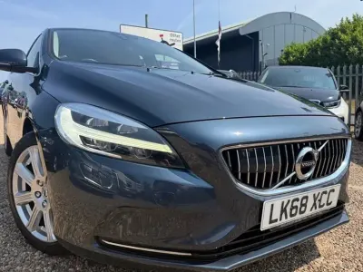 Used Volvo V40 Inscription 152 HP (111 kW) 2018 Blue Hatchback