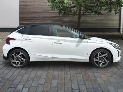 Used Hyundai i20 Premium 100 HP (73 kW) 2025 White Hatchback