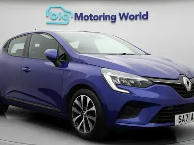 Used Renault Clio Iconic 90 HP (66 kW) 2022 Blue Hatchback