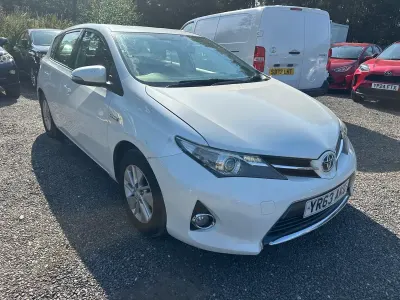 Used Toyota Auris Hybrid
