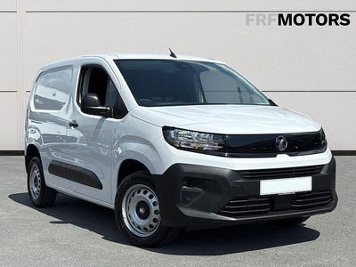 New Vauxhall Combo 100 HP (73 kW) 2025 P0pr kaolin white MPV