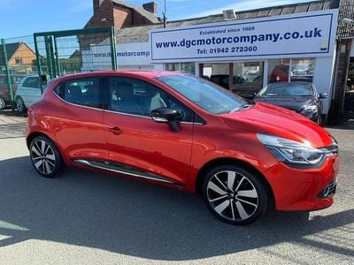 Used Renault Clio IV Dynamique 90 HP (66 kW) 2016 Red Hatchback