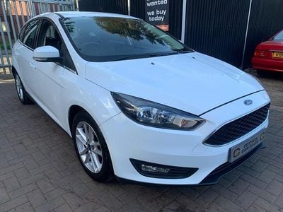 Used Ford Focus Zetec 100 HP (73 kW) 2015 White Hatchback
