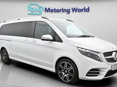 Used Mercedes V300 AMG line 237 HP (174 kW) 2023 White MPV