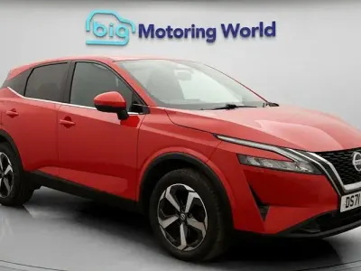 Used Nissan Qashqai N-Connecta 140 HP (102 kW) 2022 Red SUV