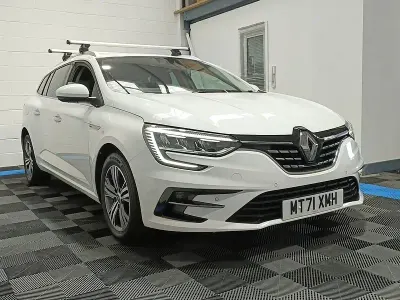 Used Renault Mégane GrandTour Iconic 2021 White Estate