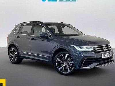 Begagnad VW Tiguan R-line 245 HK (180 kW) 2023 Grå SUV
