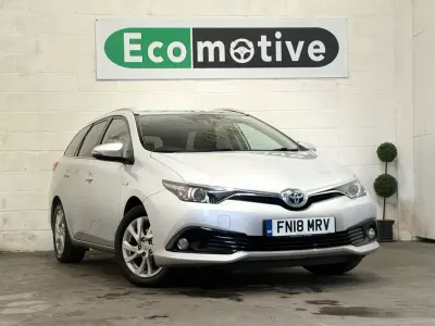 Używany Toyota Auris Hybrid 2018 Srebrny Kombi