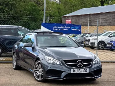 Usado Mercedes E220 AMG line 177 HP (130 kW) 2016 Cinzento Coupé