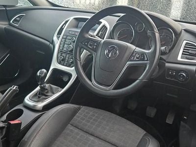 Used Vauxhall Astra GTC SRi 162 HP (119 kW) 2013 Yellow Hatchback