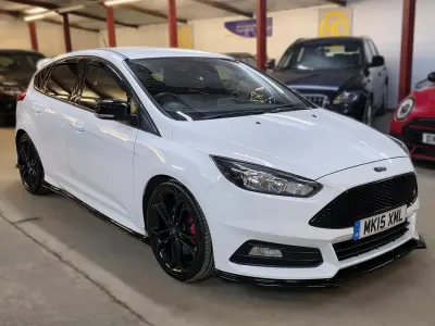 Used Ford Focus ST 2015 White Hatchback