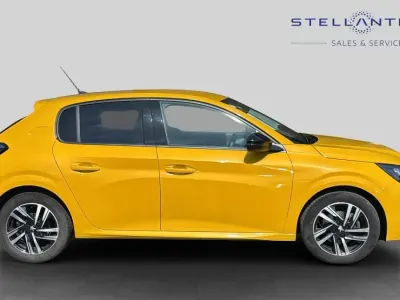 Used Peugeot 208 Allure Premium 99 HP (72 kW) 2022 Yellow Hatchback
